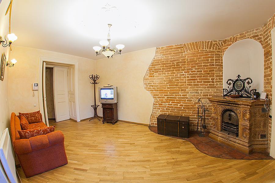 Historic Apartment Near Rynor Square Lviv Exterior foto