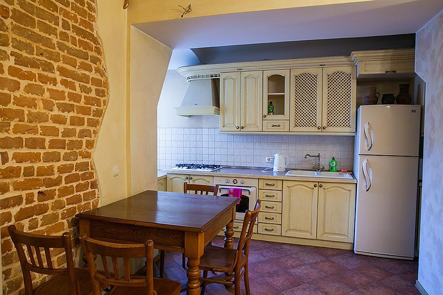 Historic Apartment Near Rynor Square Lviv Exterior foto